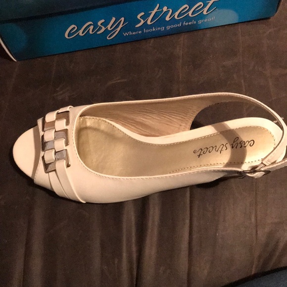 Shoes - Picture 3 of 4